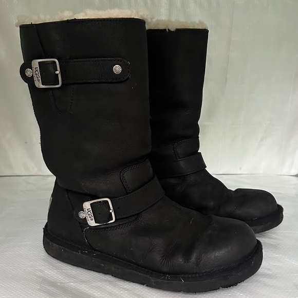 UGG Kensington Moto Buckle Boot 8 Black - Picture 1 of 6